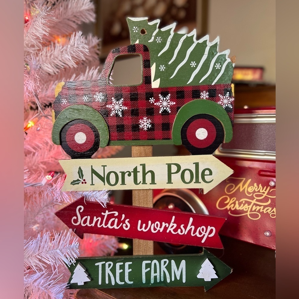 ❤️ Red Truck Santa's Workshop
North Pole Wooden Wall Decor